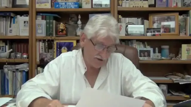 Kadr z nagrania: Q&A dr. Morse'a: Reumatoidalne zapalenie stawów (RZS), Rak wątroby, Nalewki ziołowe a kapsułki