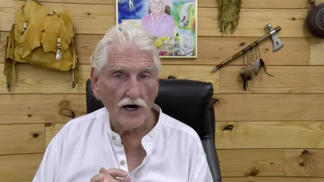 Kadr z nagrania: Q&A dr. Morse'a: Marskość wątroby, Worki i cienie pod oczami, Choroba Pageta brodawki sutkowej, Czerniak i rak skóry