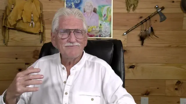 Kadr z nagrania: Q&A dr. Morse'a: Guz mózgu, Guz piersi, Homeopatia, Owoce i dieta owocowa